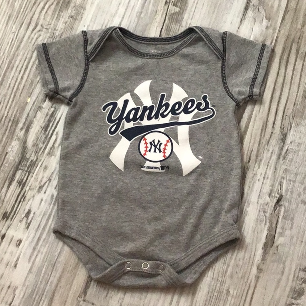 YankeesNew York  onesie 12 month baseball ⚾️ suit so cute for Fans grey …